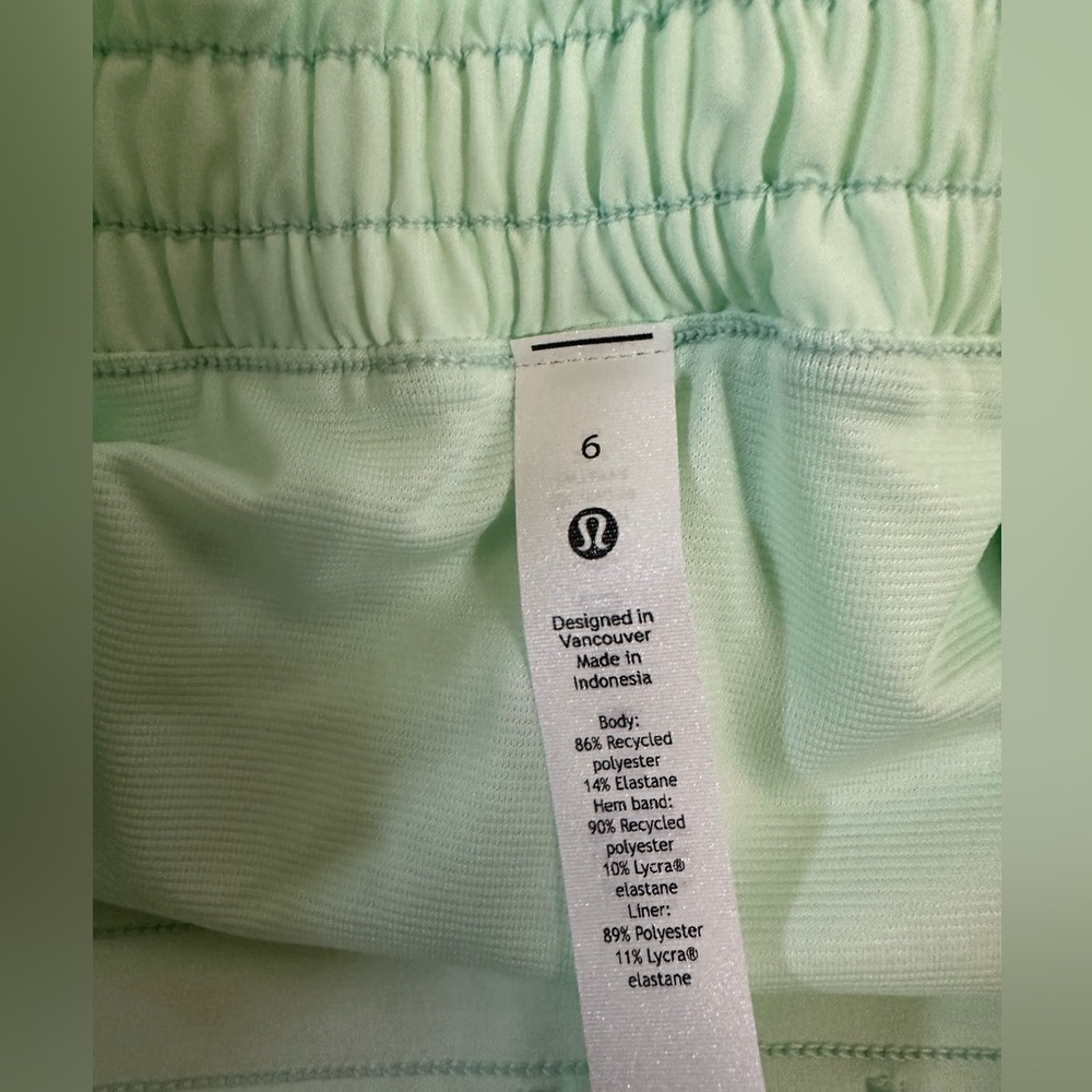Lululemon Hotty Hot HR Short 2.5” Lined - Picture 7 of 8